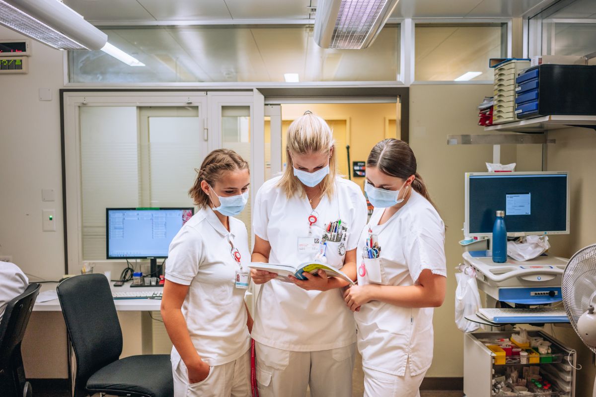 Apprentices with teaching materials in hand
