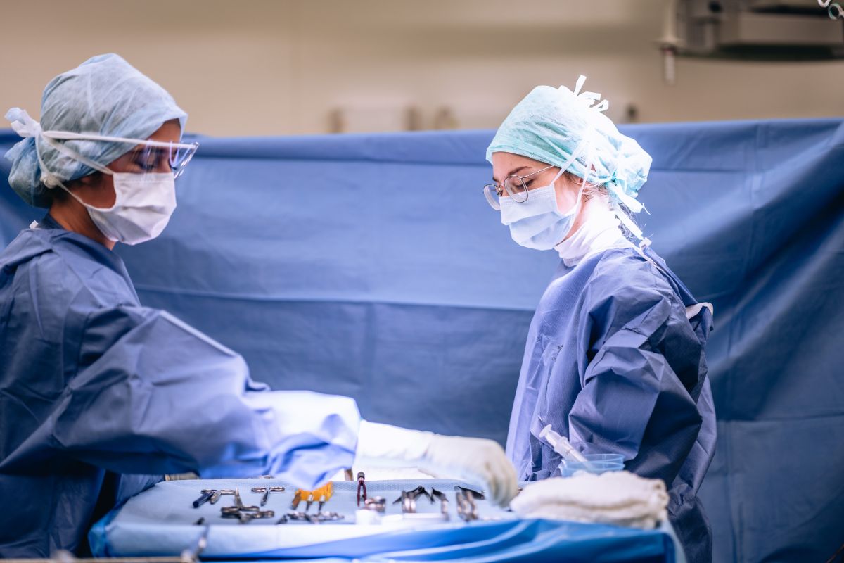 Operating technicians preparing for an operation