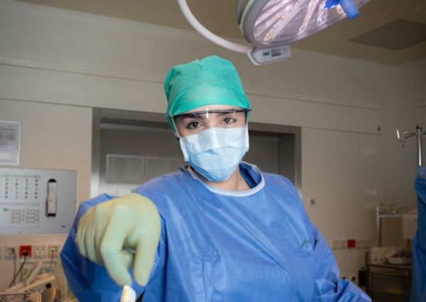 Özge Kaplan, qualified specialist in surgical technology HF